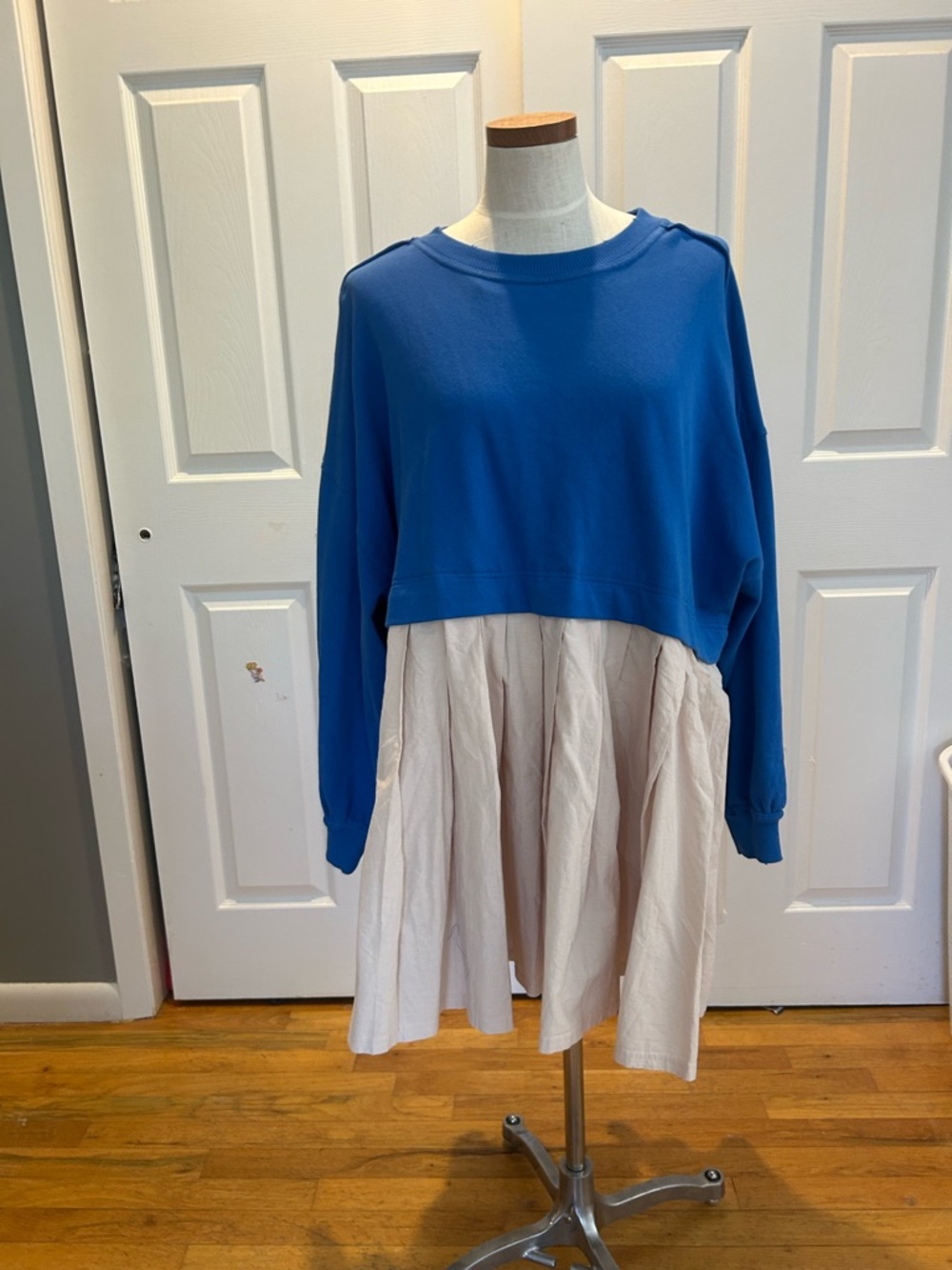 Free People Blue Cropped Sweatshirt Dress with cream Skirt Panel - Picture 4 of 5